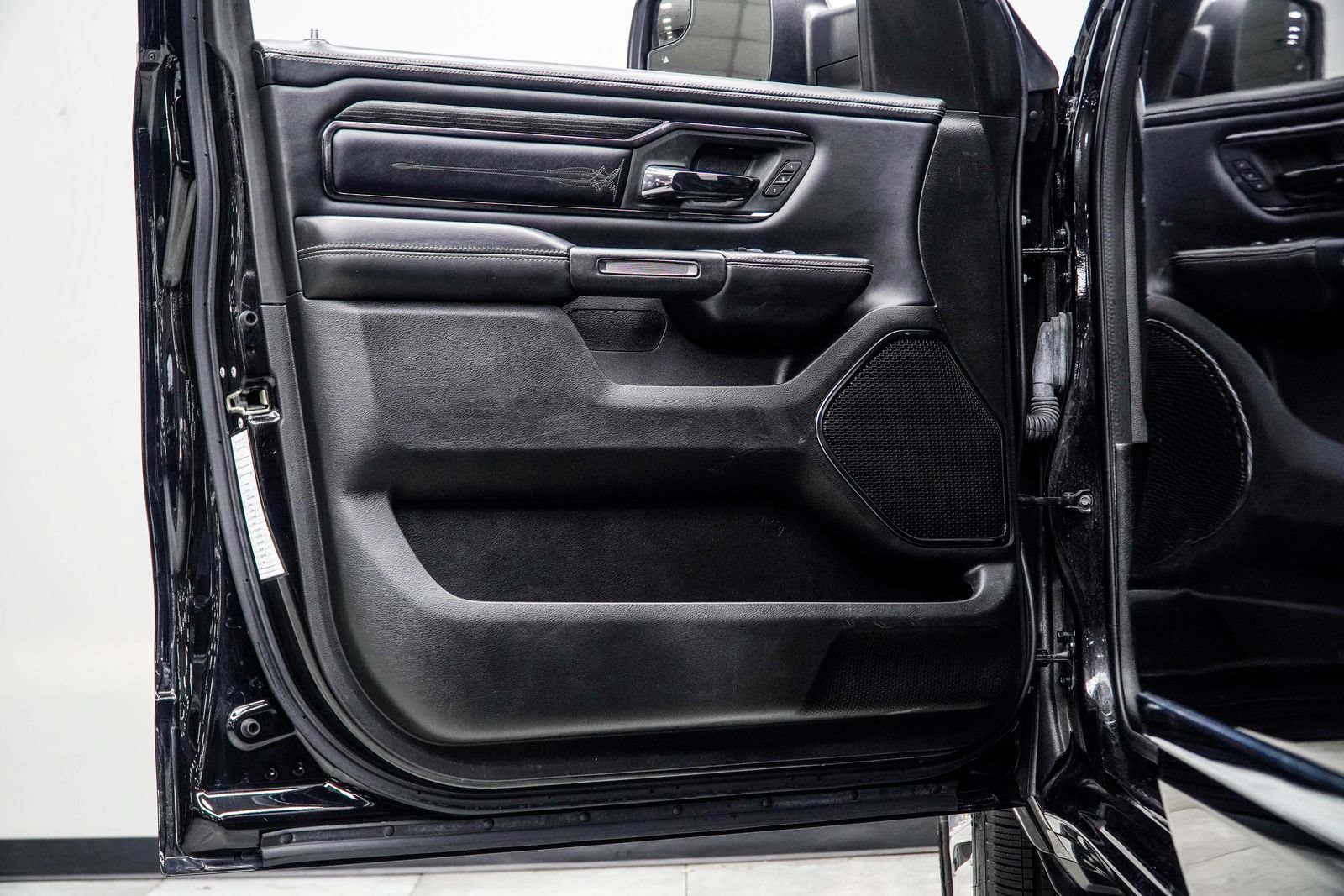 Used 2023 RAM 1500 Limited AWD/4WD image 30