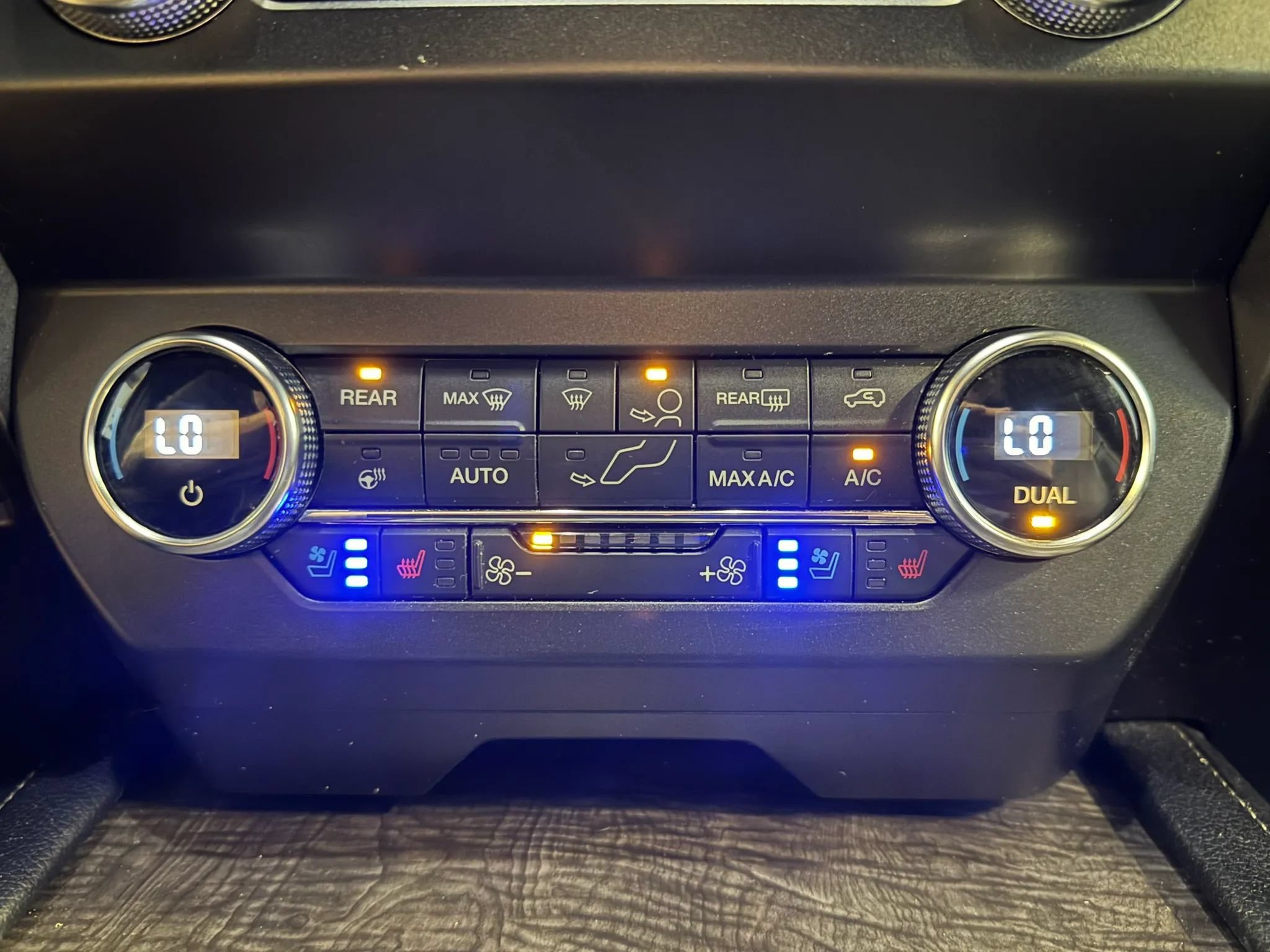 Used 2019 Ford Expedition Max Limited RWD image 16