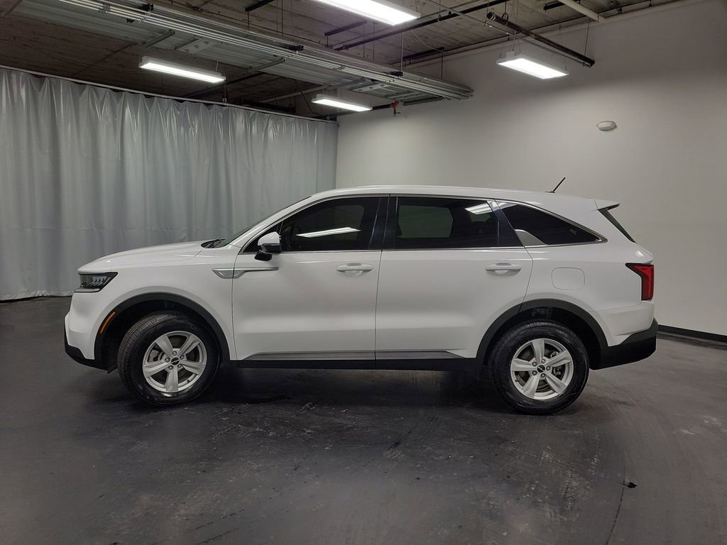 Used 2023 Kia Sorento LX image 5