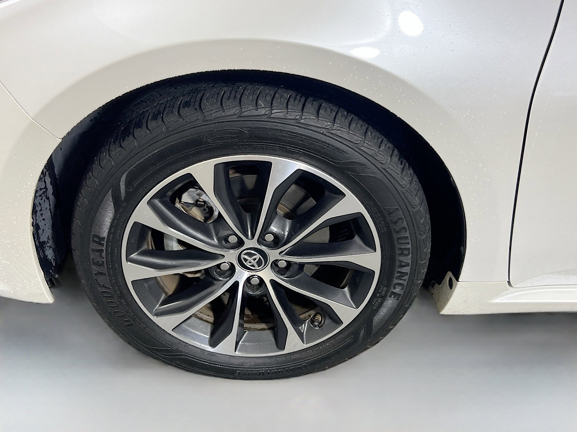 Used 2018 Toyota Avalon XLE Premium image 13