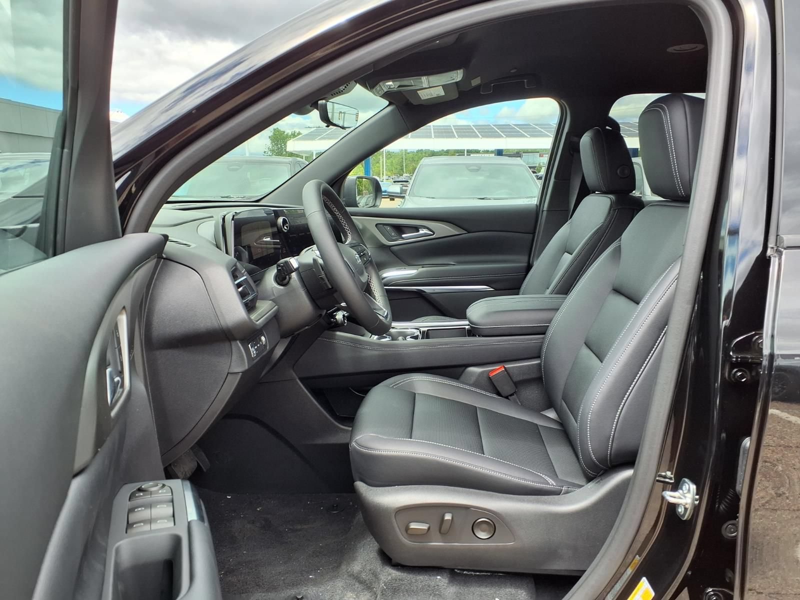 New 2026 Chevrolet Traverse LT w/ Midnight/Sport Edition AWD/4WD image 14