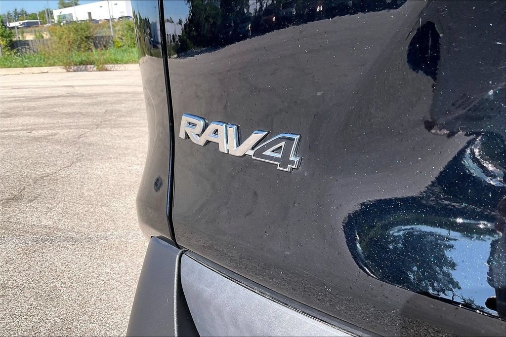 Used 2021 Toyota RAV4 XLE w/ Convenience Package AWD/4WD image 32