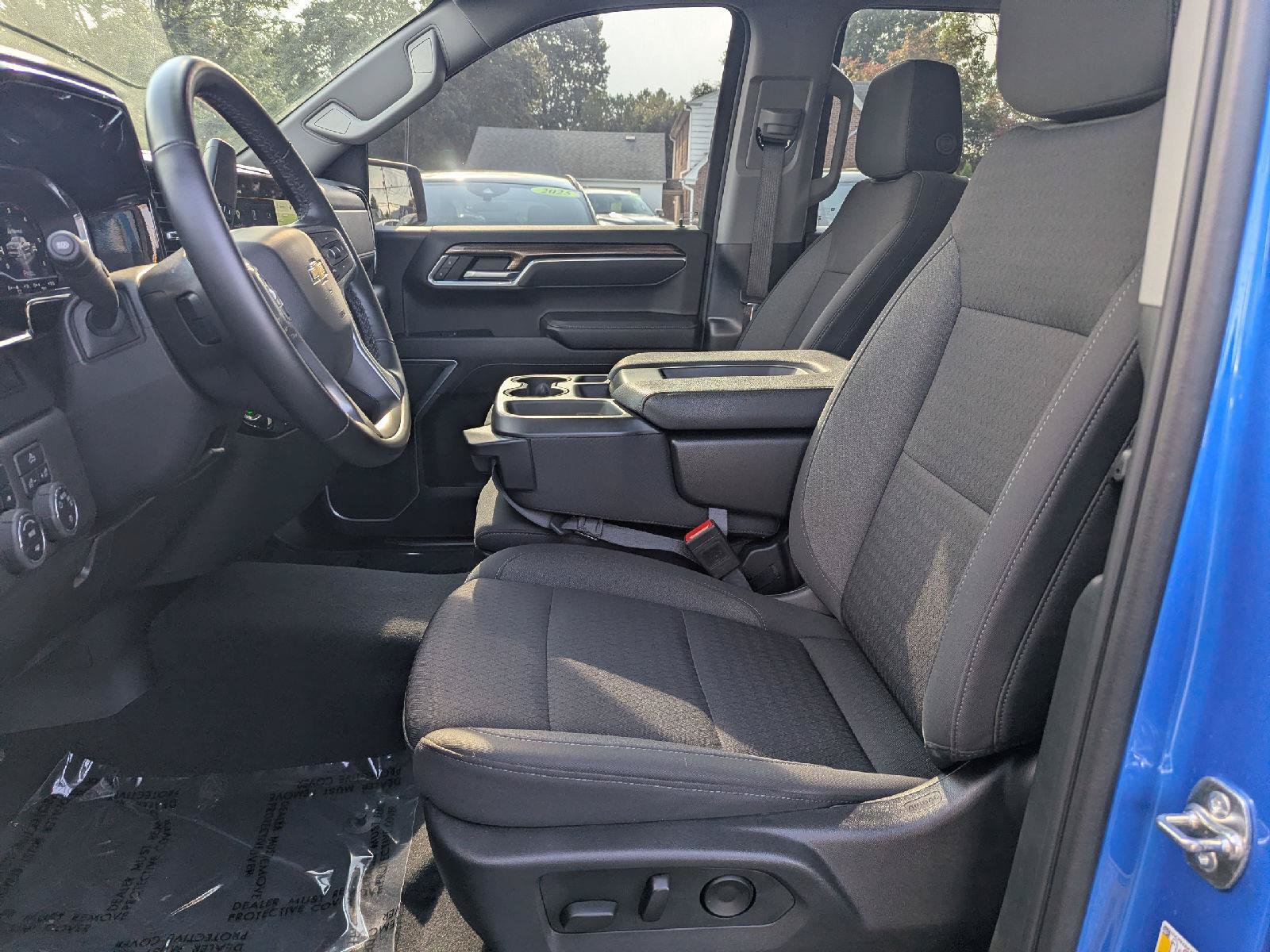 Used 2025 Chevrolet Silverado 1500 LT AWD/4WD image 23