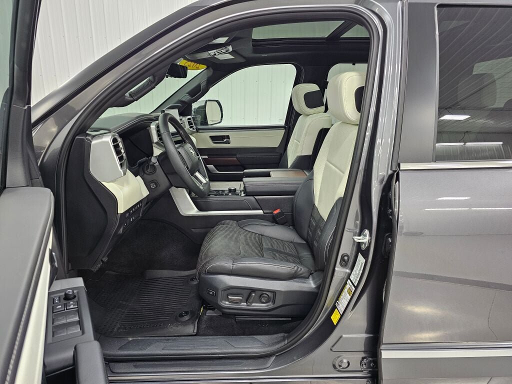 Used 2025 Toyota Tundra Capstone AWD/4WD image 11