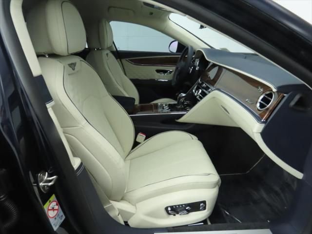 Used 2025 Bentley Flying Spur Plug-In Hybrid image 22