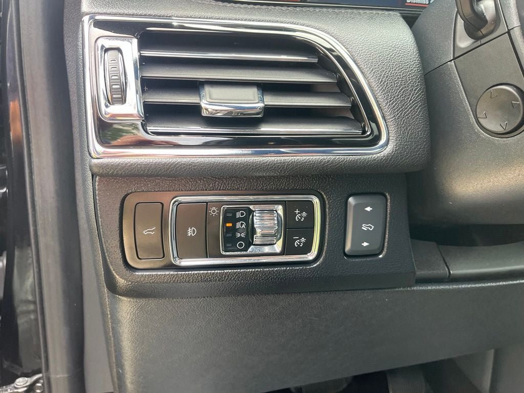 Certified 2023 Lincoln Navigator L Reserve AWD/4WD image 39