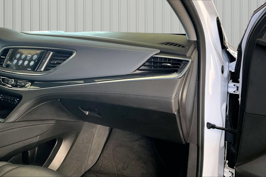 Used 2018 Buick Enclave Essence AWD/4WD image 12