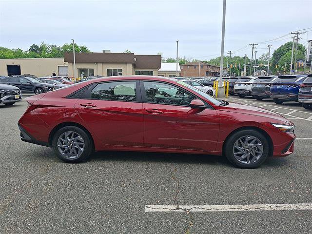 Certified 2024 Hyundai Elantra Blue FWD image 25