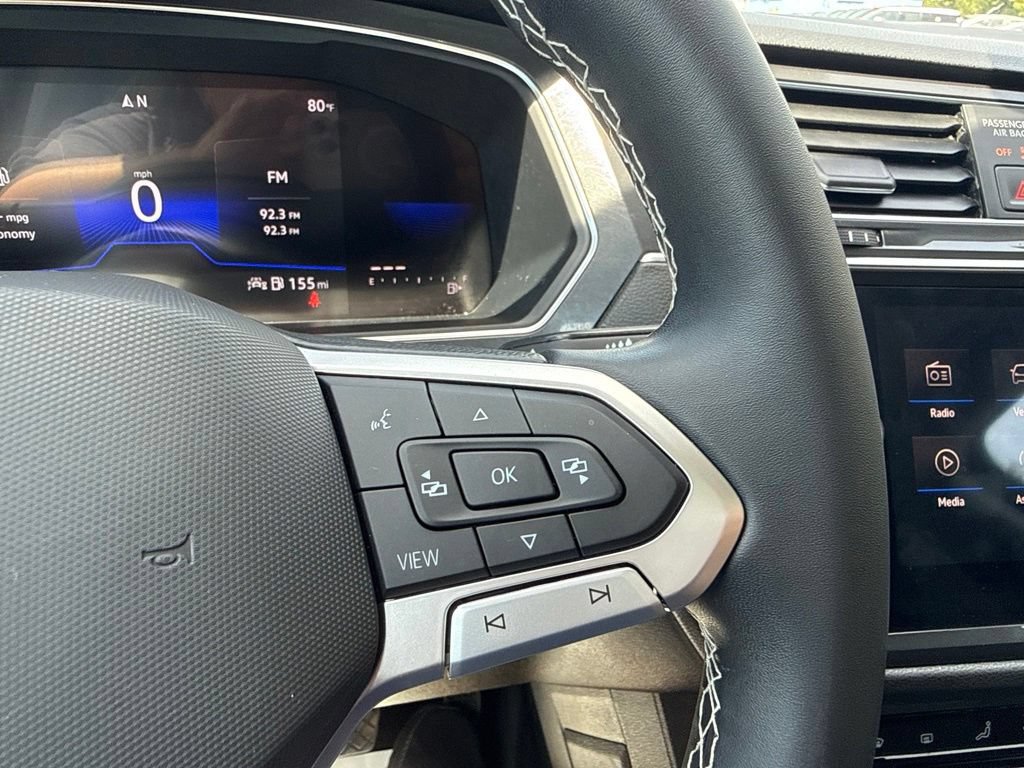 Used 2023 Volkswagen Tiguan SE w/ Panoramic Sunroof Package FWD image 17