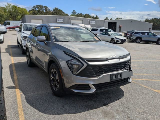 Used 2023 Kia Sportage LX image 2