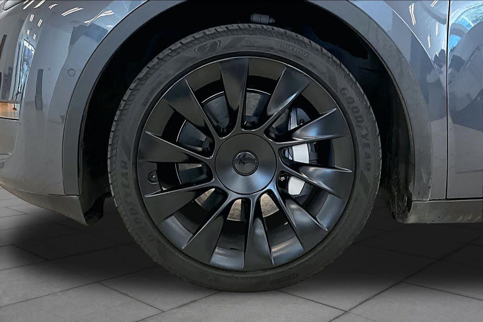 Used 2022 Tesla Model Y Long Range AWD/4WD image 10