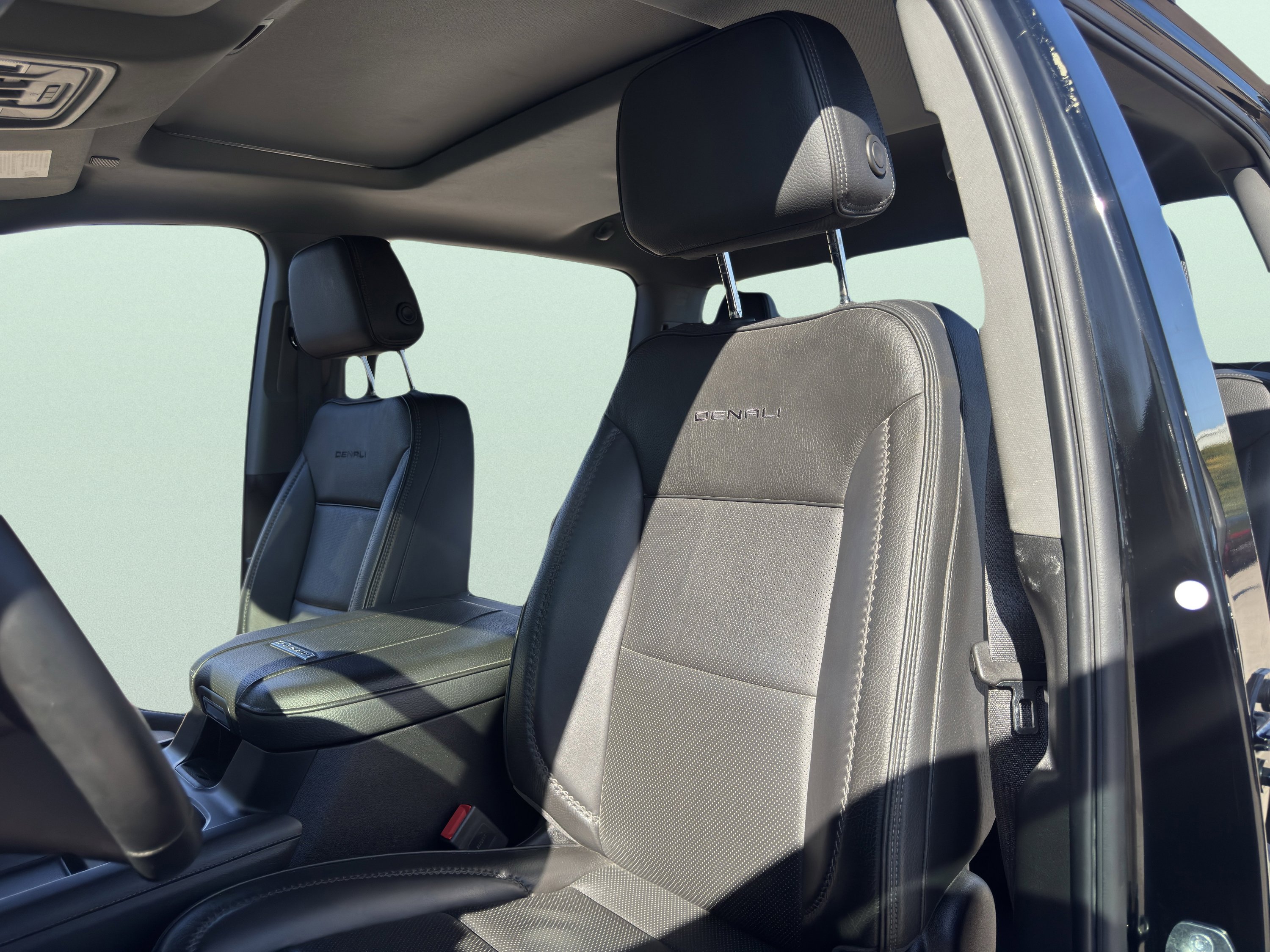 Used 2024 GMC Sierra 3500 Denali w/ Denali Reserve Package image 35