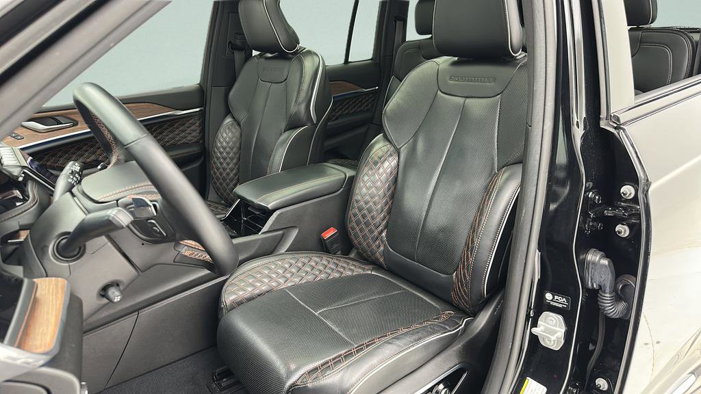 Used 2023 Jeep Grand Cherokee Summit AWD/4WD image 15