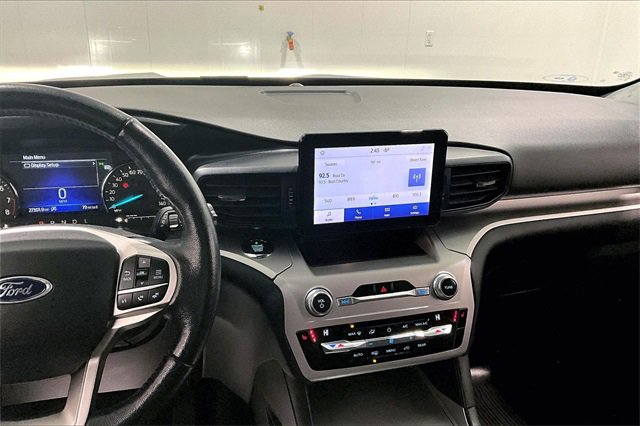 Used 2021 Ford Explorer XLT image 9