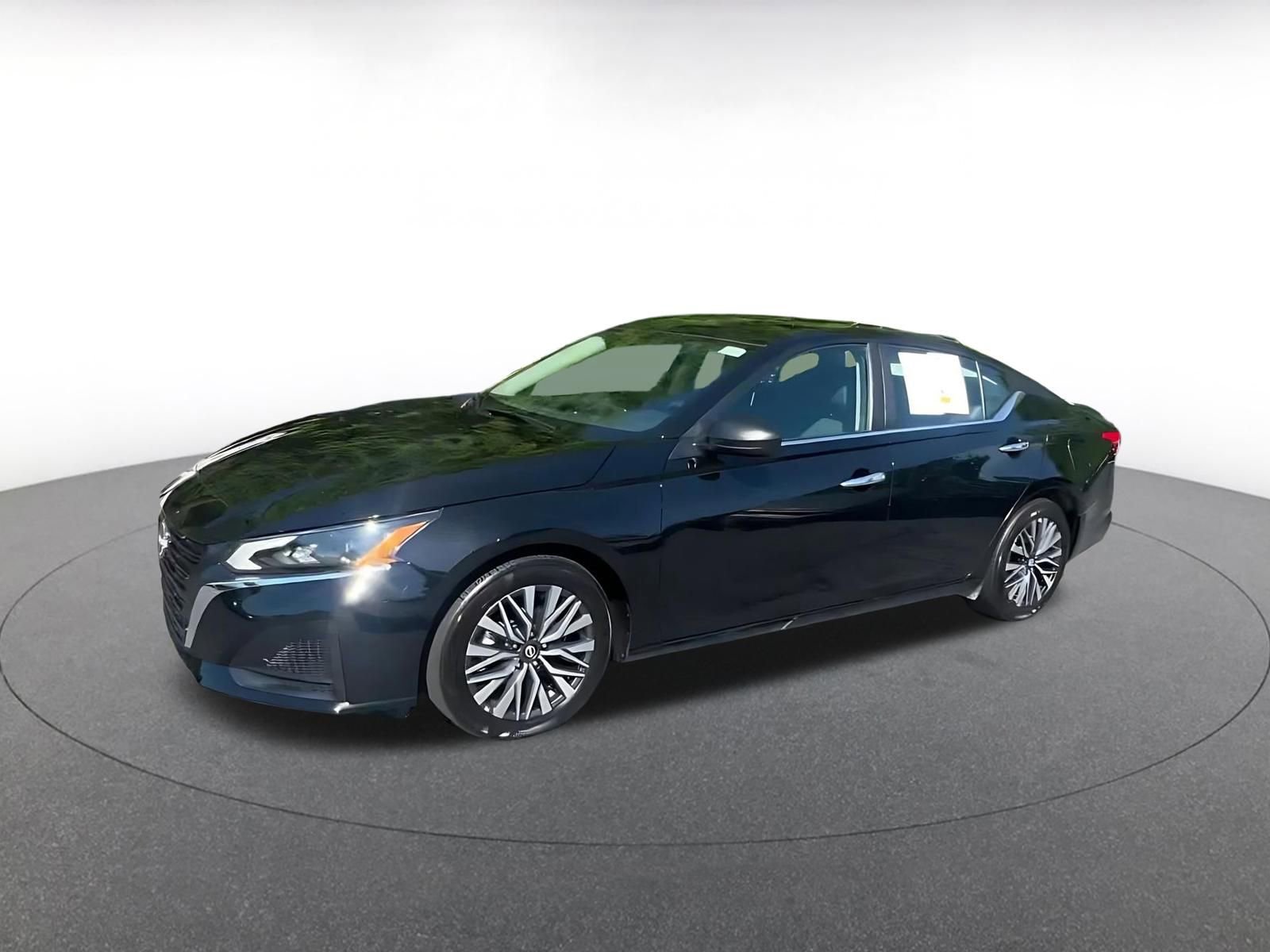 Used 2025 Nissan Altima 2.5 SV FWD image 8