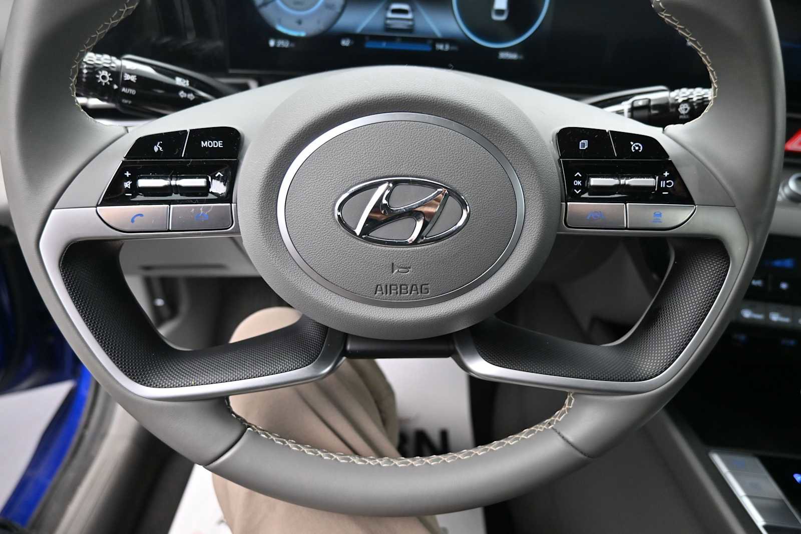 Used 2023 Hyundai Elantra SEL w/ Convenience Package FWD image 6
