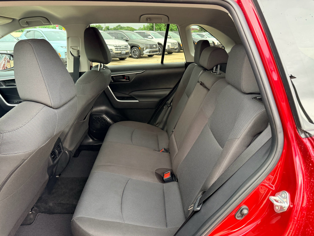 Used 2022 Toyota RAV4 LE FWD image 19