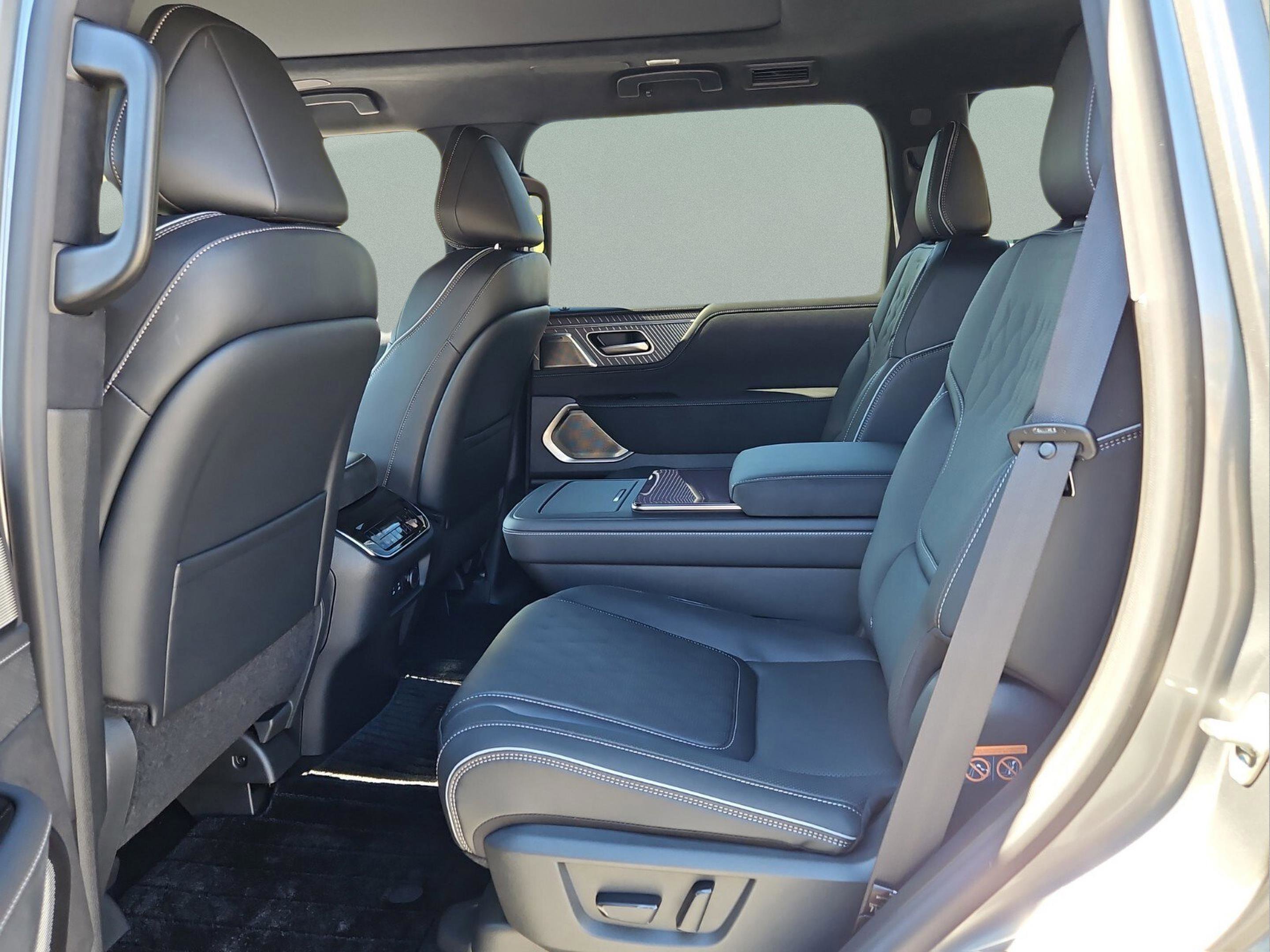 New 2026 INFINITI QX80 Autograph image 11