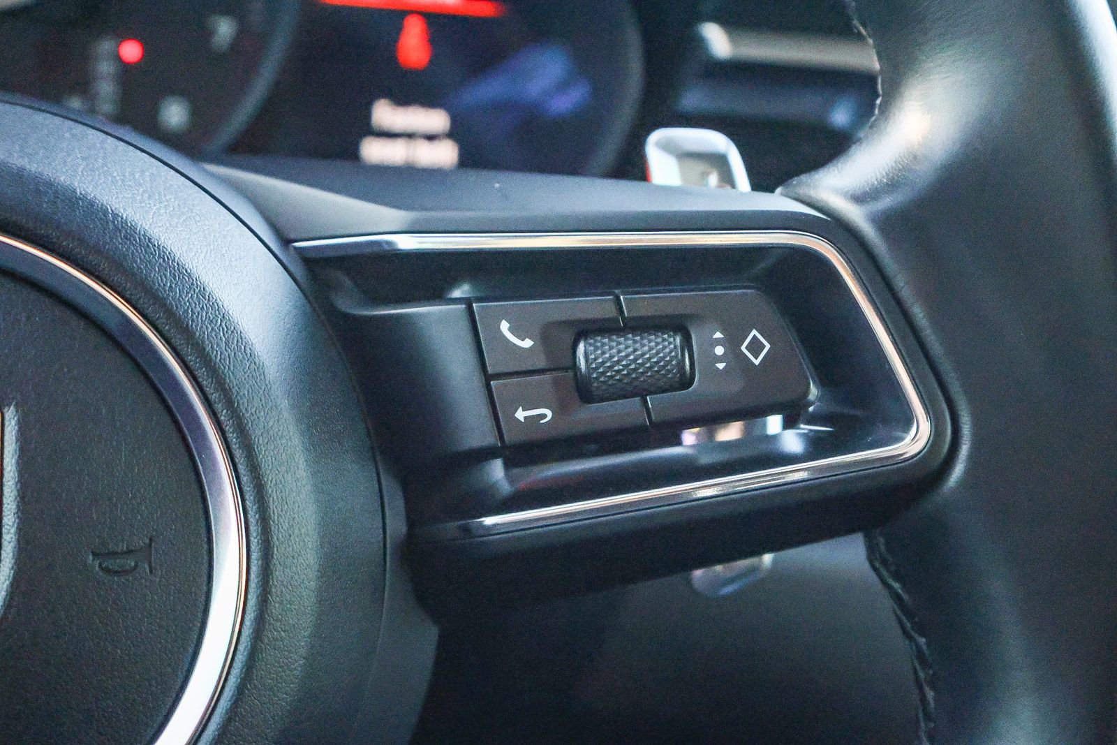 Used 2022 Porsche Macan Base image 33