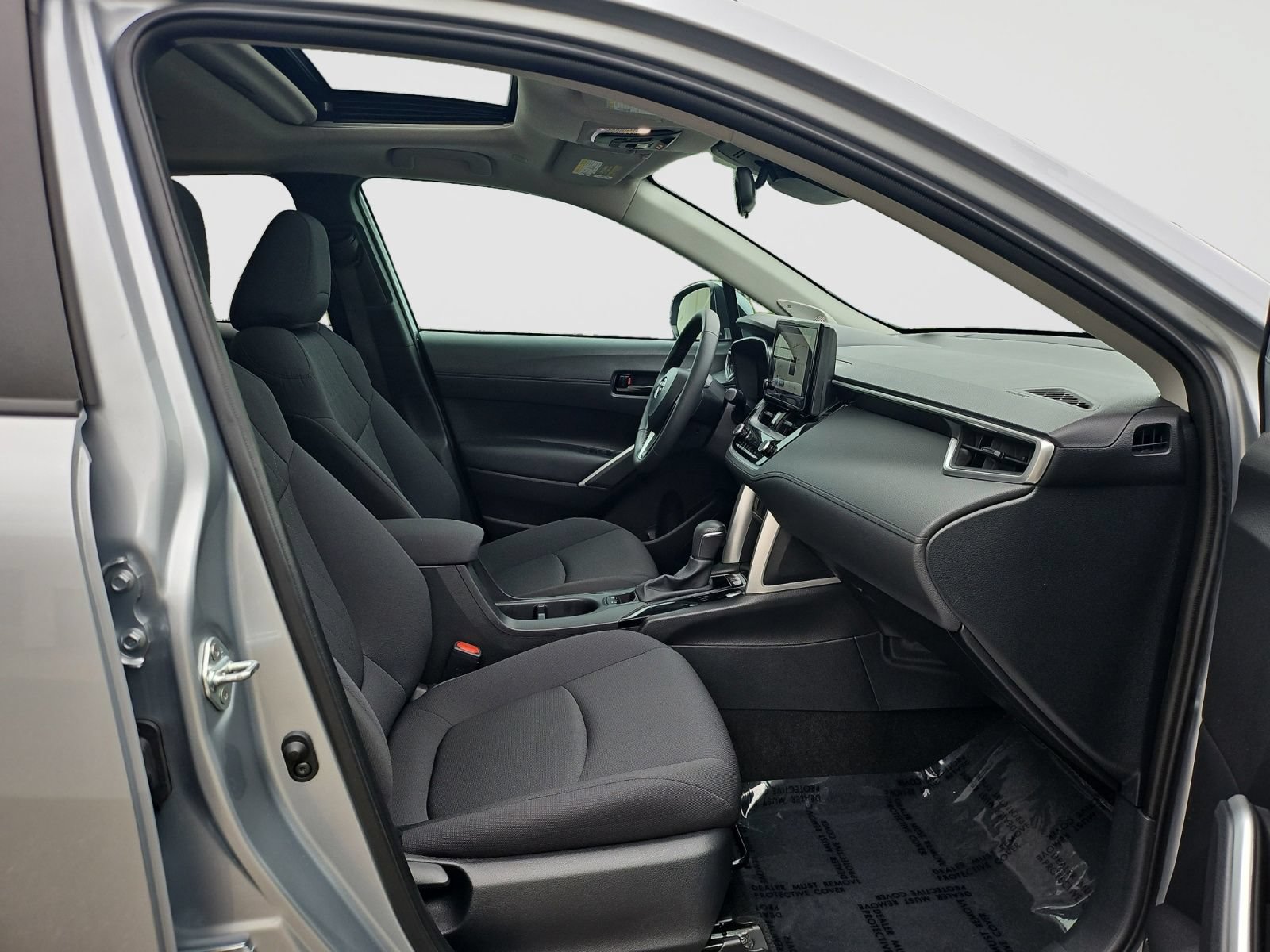 Used 2023 Toyota Corolla Cross LE w/ Moonroof Package FWD image 17