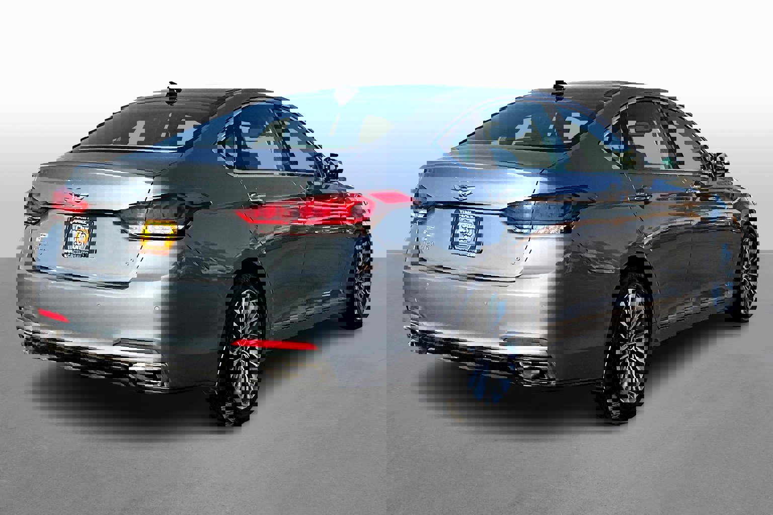 Used 2015 Hyundai Genesis 3.8 w/ Option Group 03 image 2