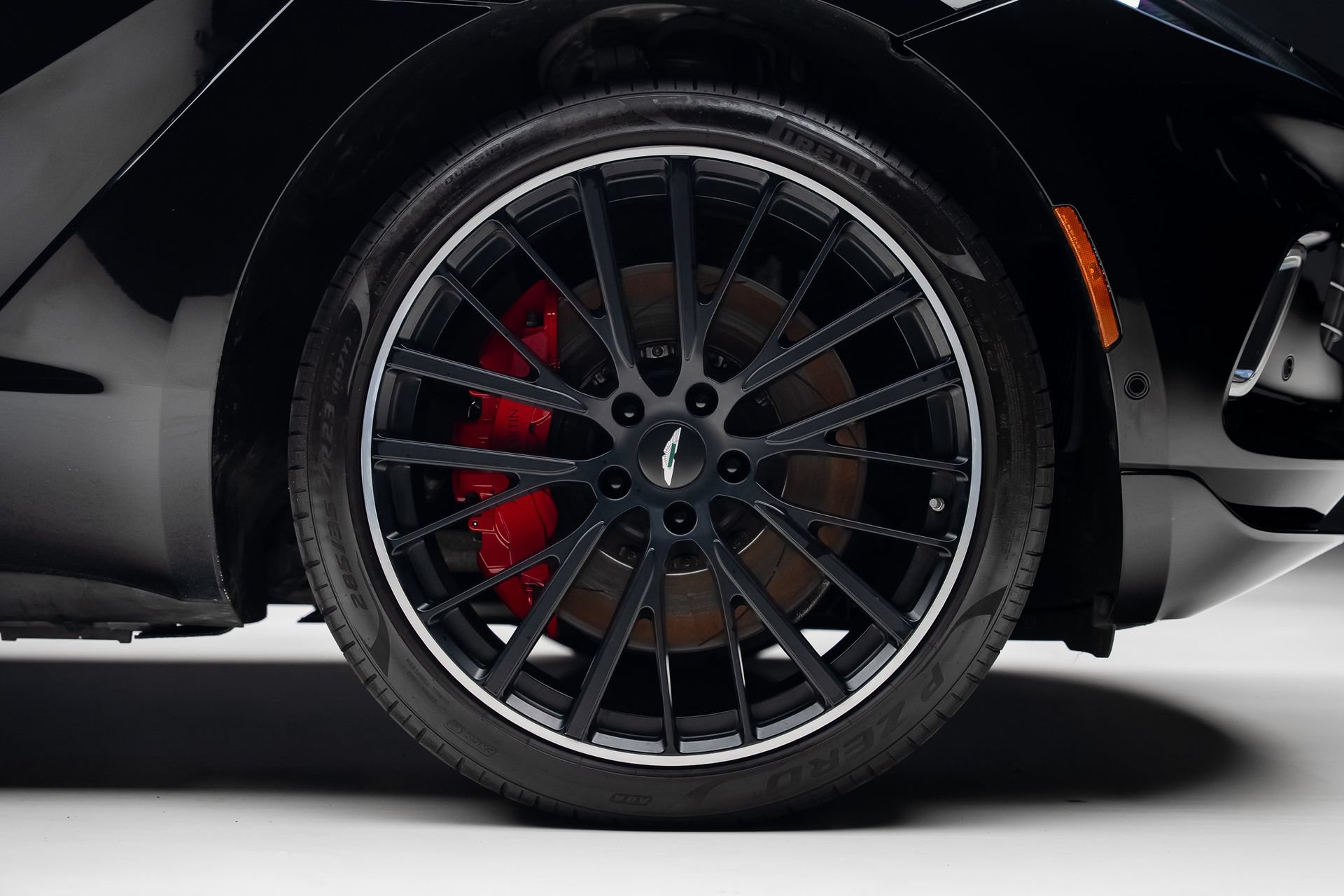 Used 2022 Aston Martin DBX AWD/4WD image 40