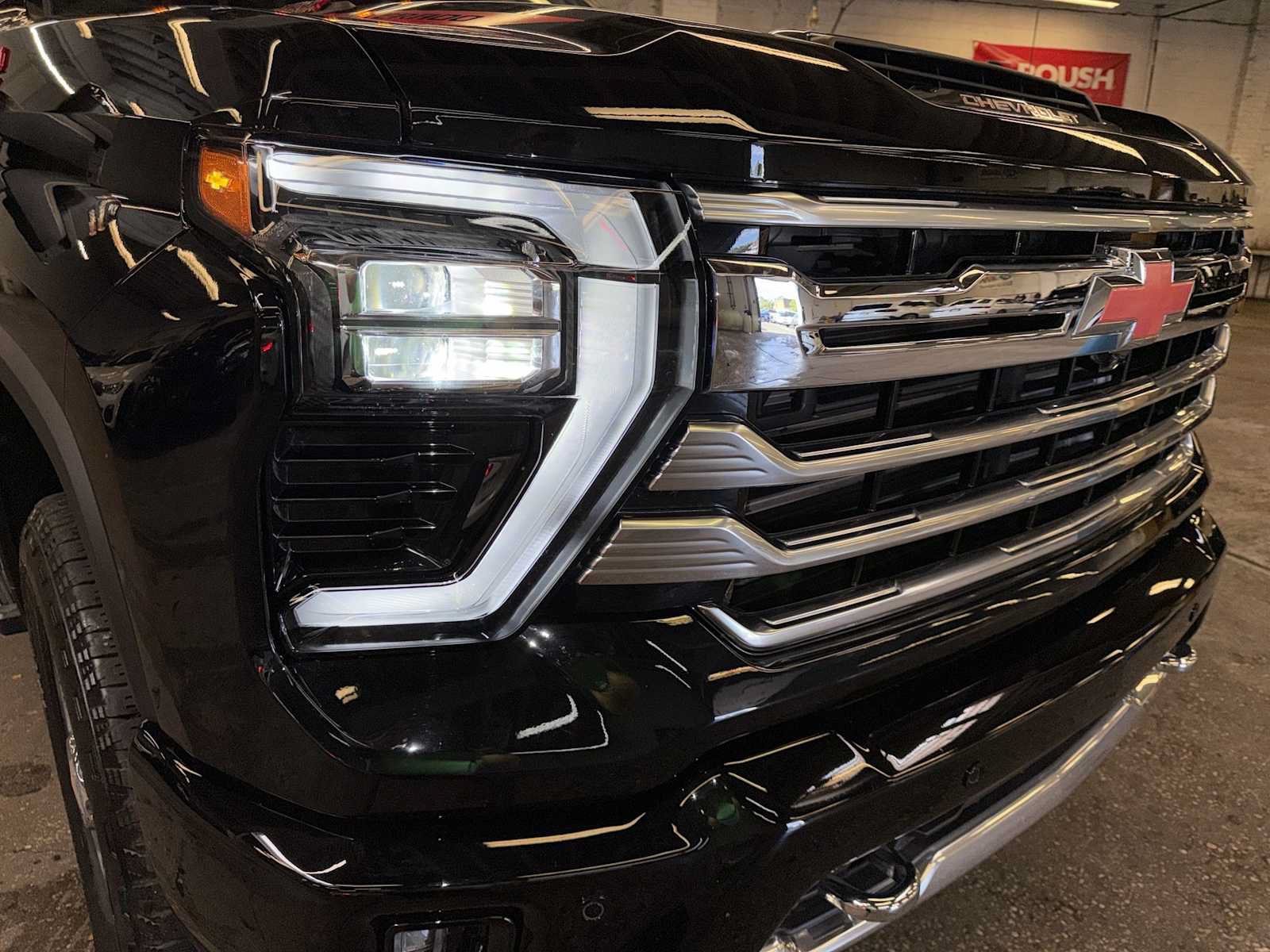 Used 2025 Chevrolet Silverado 2500 High Country w/ High Country Premium Package AWD/4WD image 24