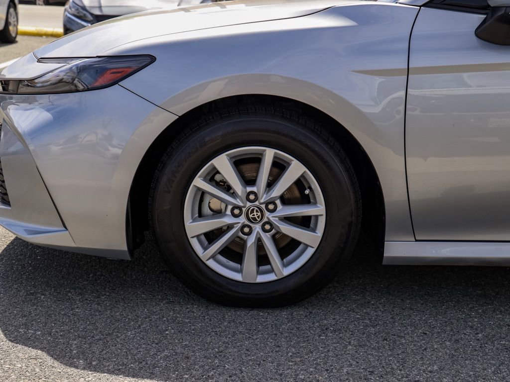 Used 2025 Toyota Camry LE image 12