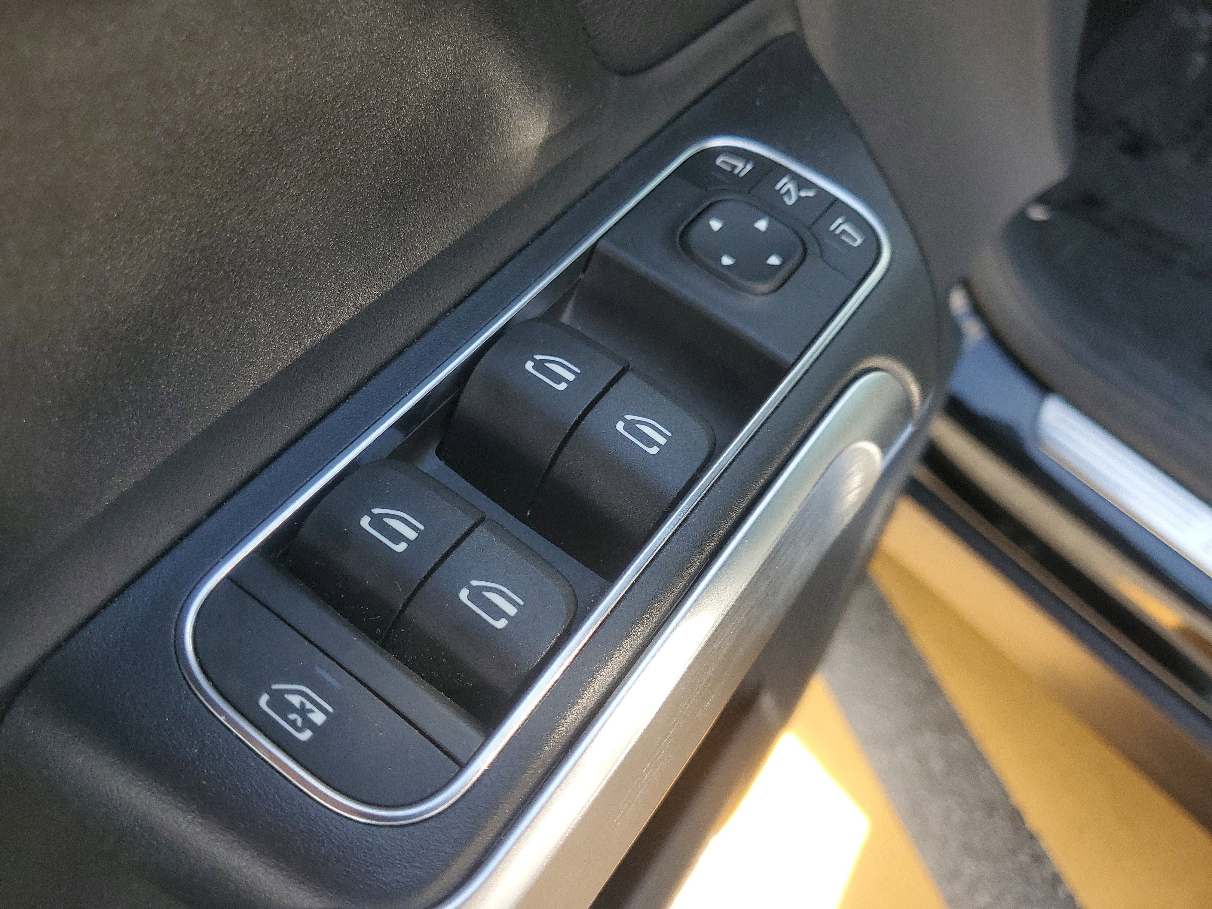 Used 2025 Mercedes-Benz GLB 250 4MATIC image 19