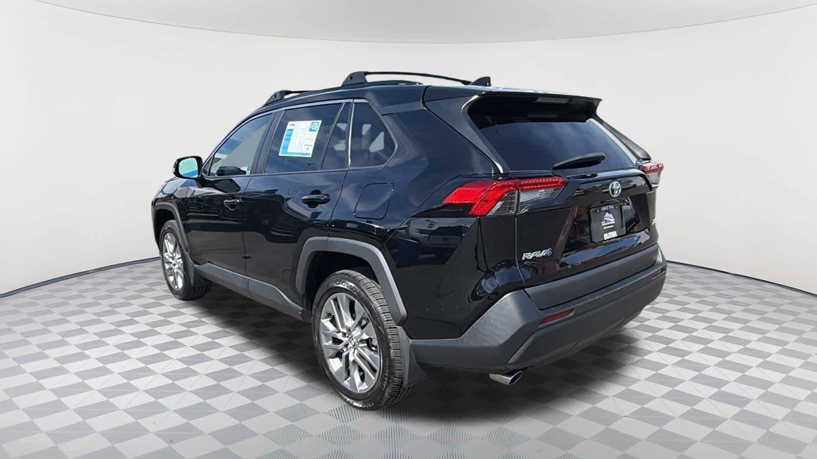 Used 2023 Toyota RAV4 XLE Premium FWD image 7