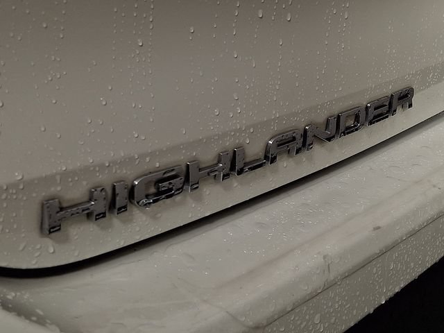 Used 2021 Toyota Highlander XLE AWD/4WD image 30