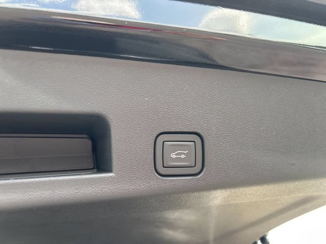 New 2026 Chevrolet Traverse LT w/ Sun and Wheel Package FWD image 32