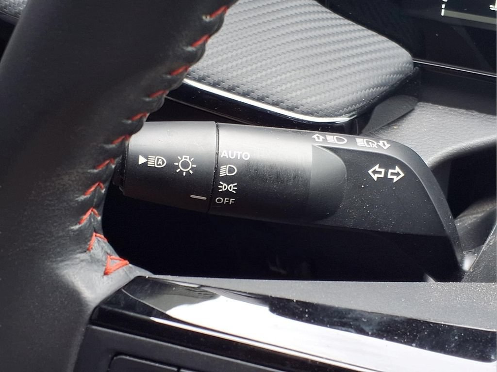 Used 2025 Nissan Kicks SR FWD image 19