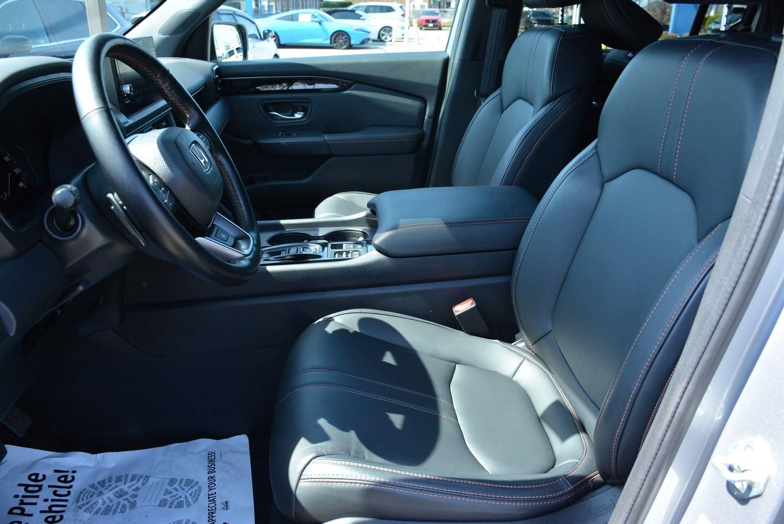 Used 2025 Honda Pilot TrailSport image 7