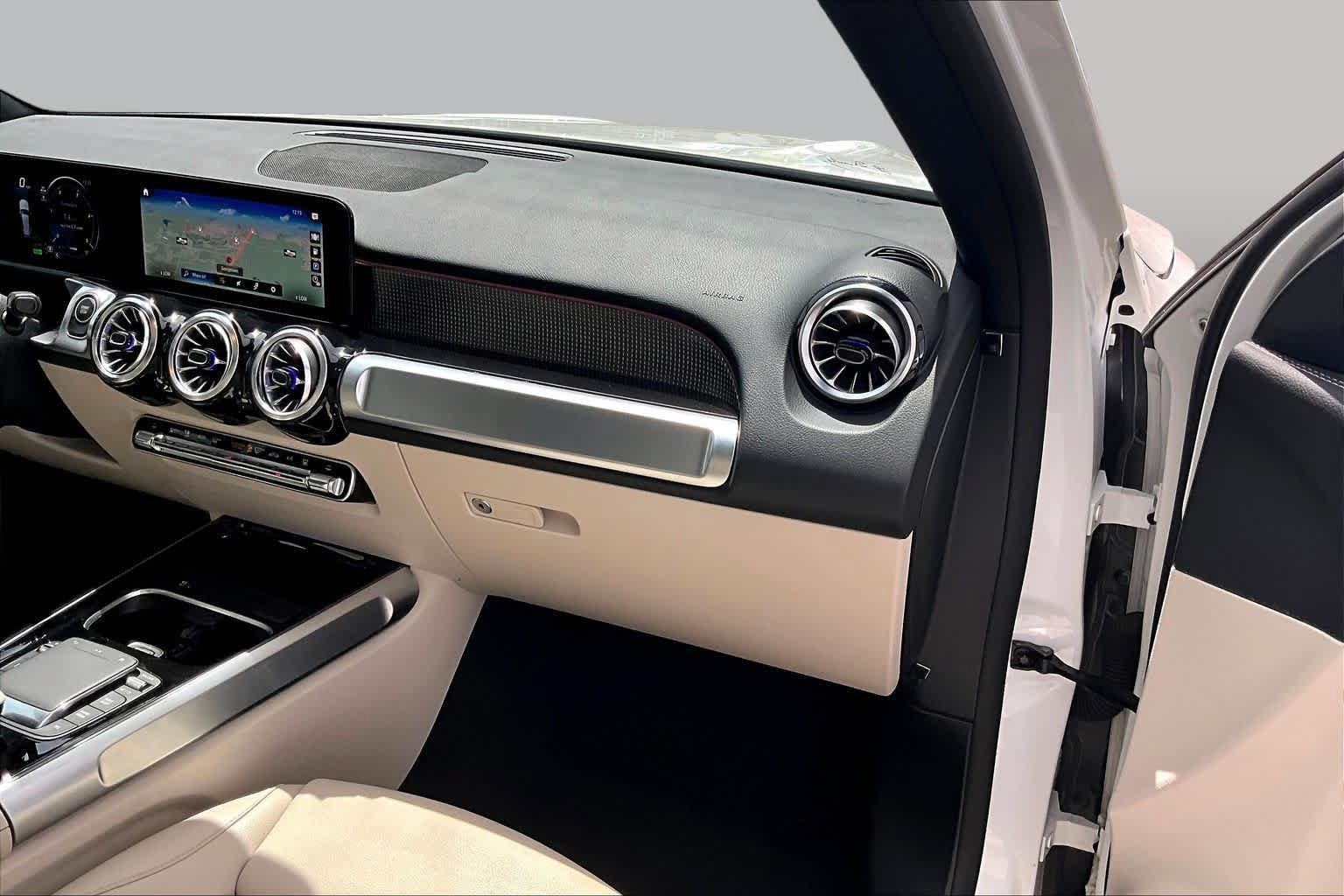 Certified 2023 Mercedes-Benz EQB 300 4MATIC w/ Exclusive Package image 18