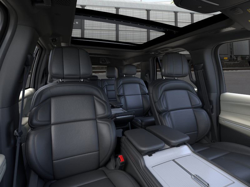 New 2025 Lincoln Navigator Reserve w/ Jet Appearance Package image 10
