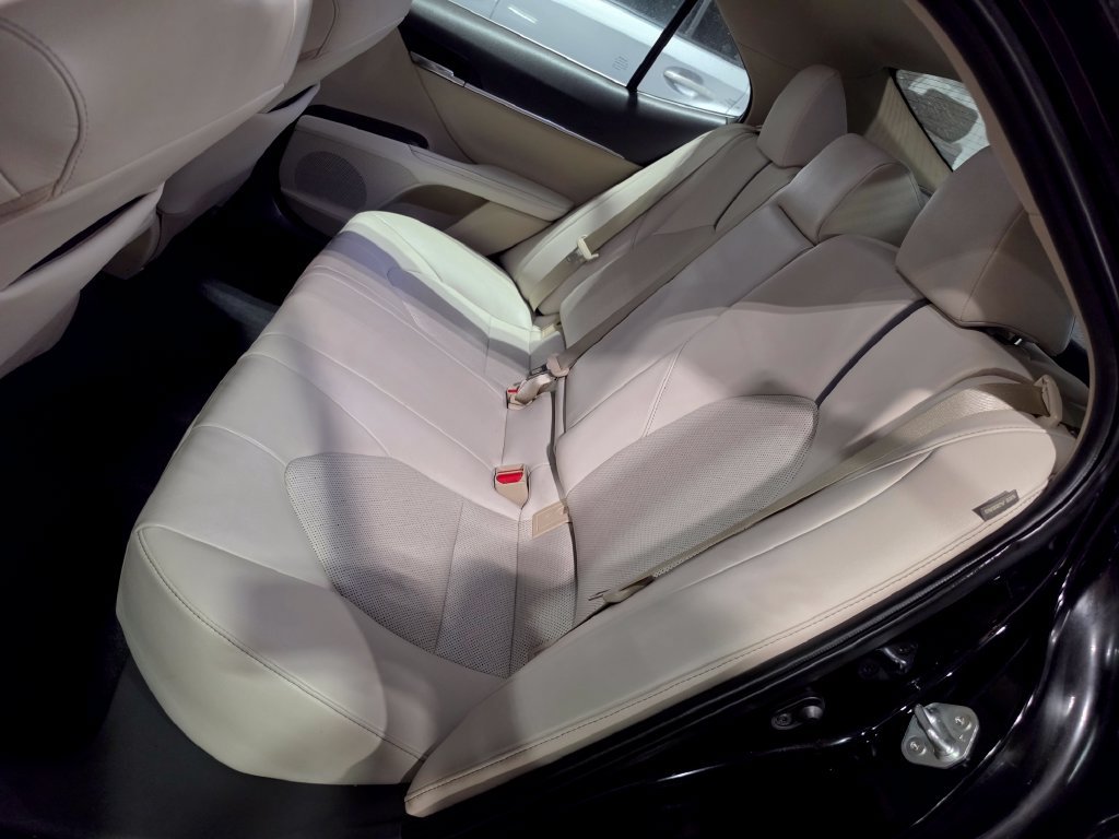 Used 2022 Toyota Camry XLE FWD image 7