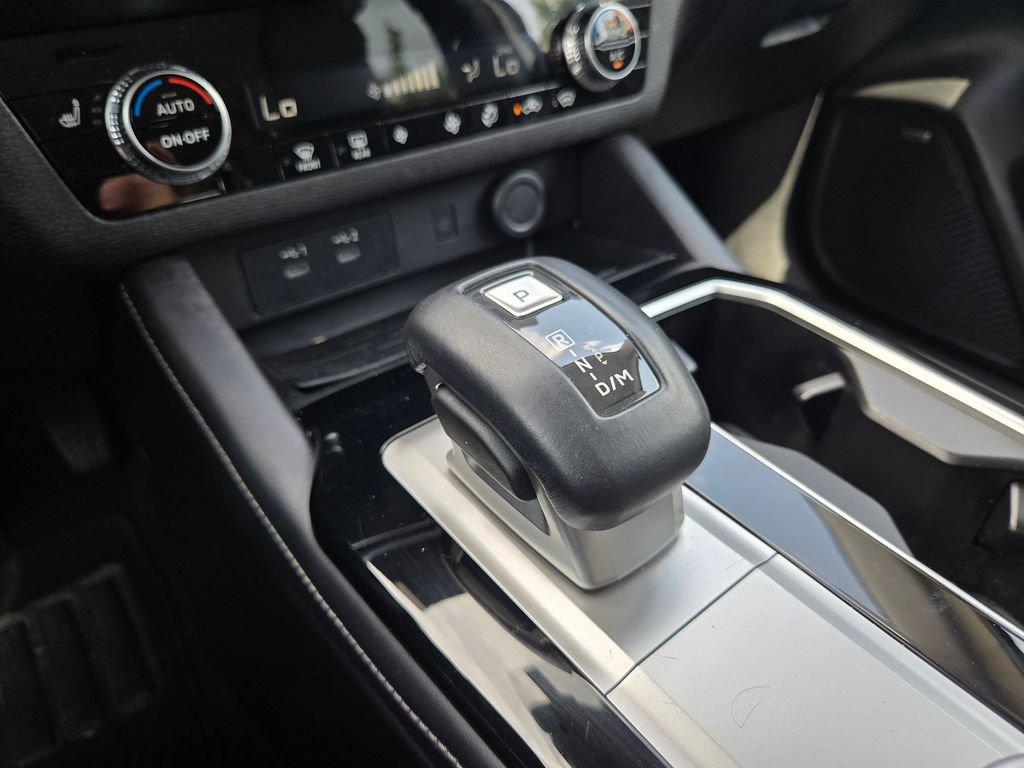 Used 2025 Mitsubishi Outlander SE AWD/4WD image 24