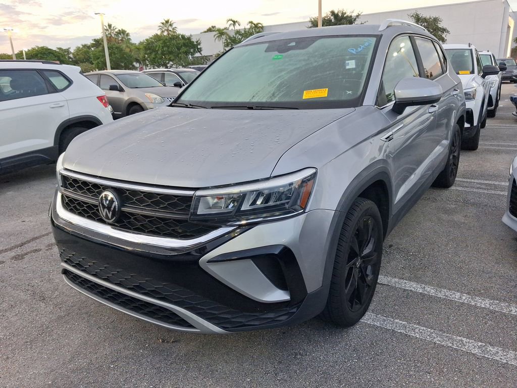 Certified 2023 Volkswagen Taos SE w/ Black Wheel Package FWD image 4