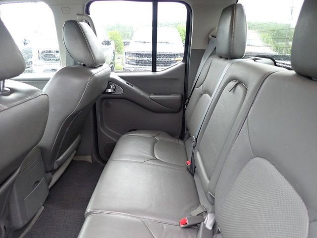 Used 2012 Nissan Frontier SL w/ Moonroof Pkg AWD/4WD image 12