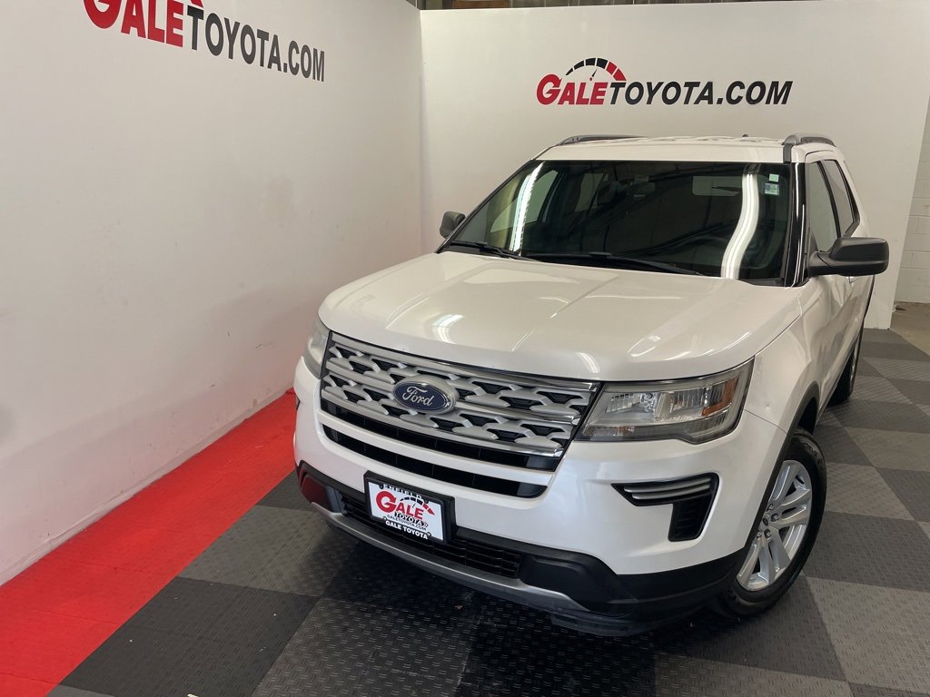 Used 2019 Ford Explorer XLT image 2