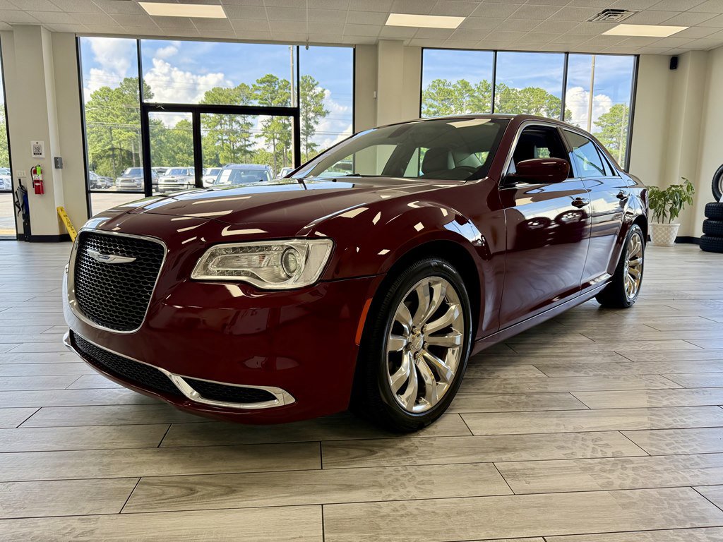 Used 2018 Chrysler 300 Touring L RWD image 3
