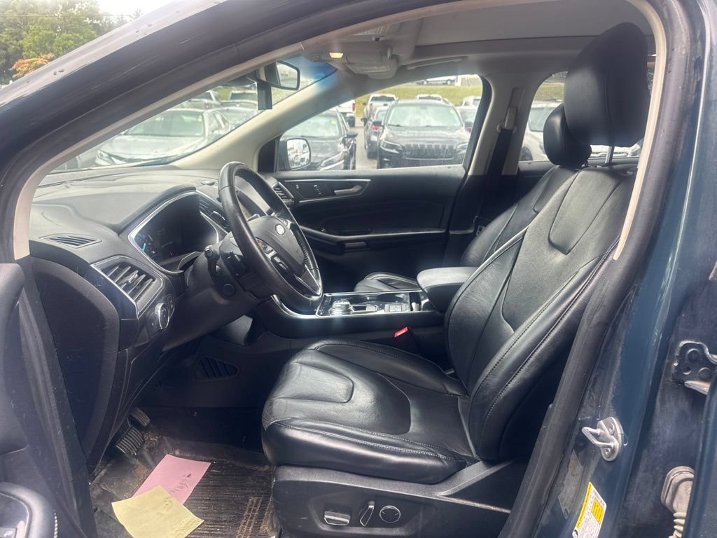 Used 2019 Ford Edge Titanium w/ Equipment Group 301A AWD/4WD image 17
