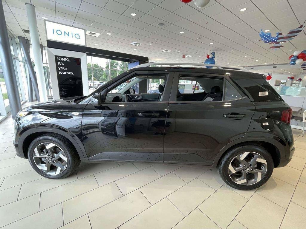 New 2025 Hyundai Venue SEL FWD image 40