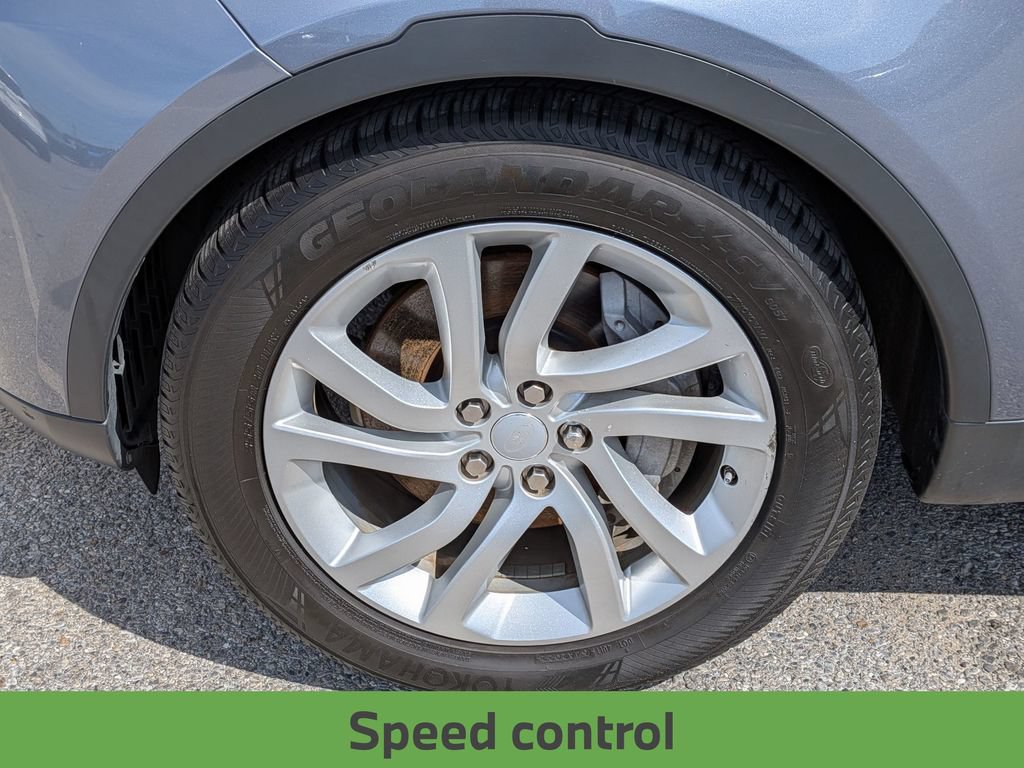 Used 2018 Land Rover Discovery SE AWD/4WD image 12