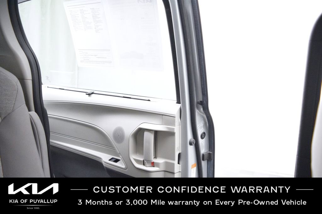 Used 2022 Toyota Sienna LE image 11