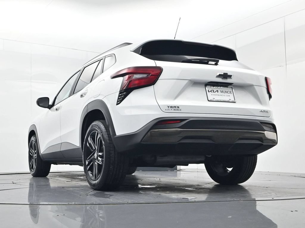 Used 2024 Chevrolet Trax ACTIV w/ Sunroof Package FWD image 40