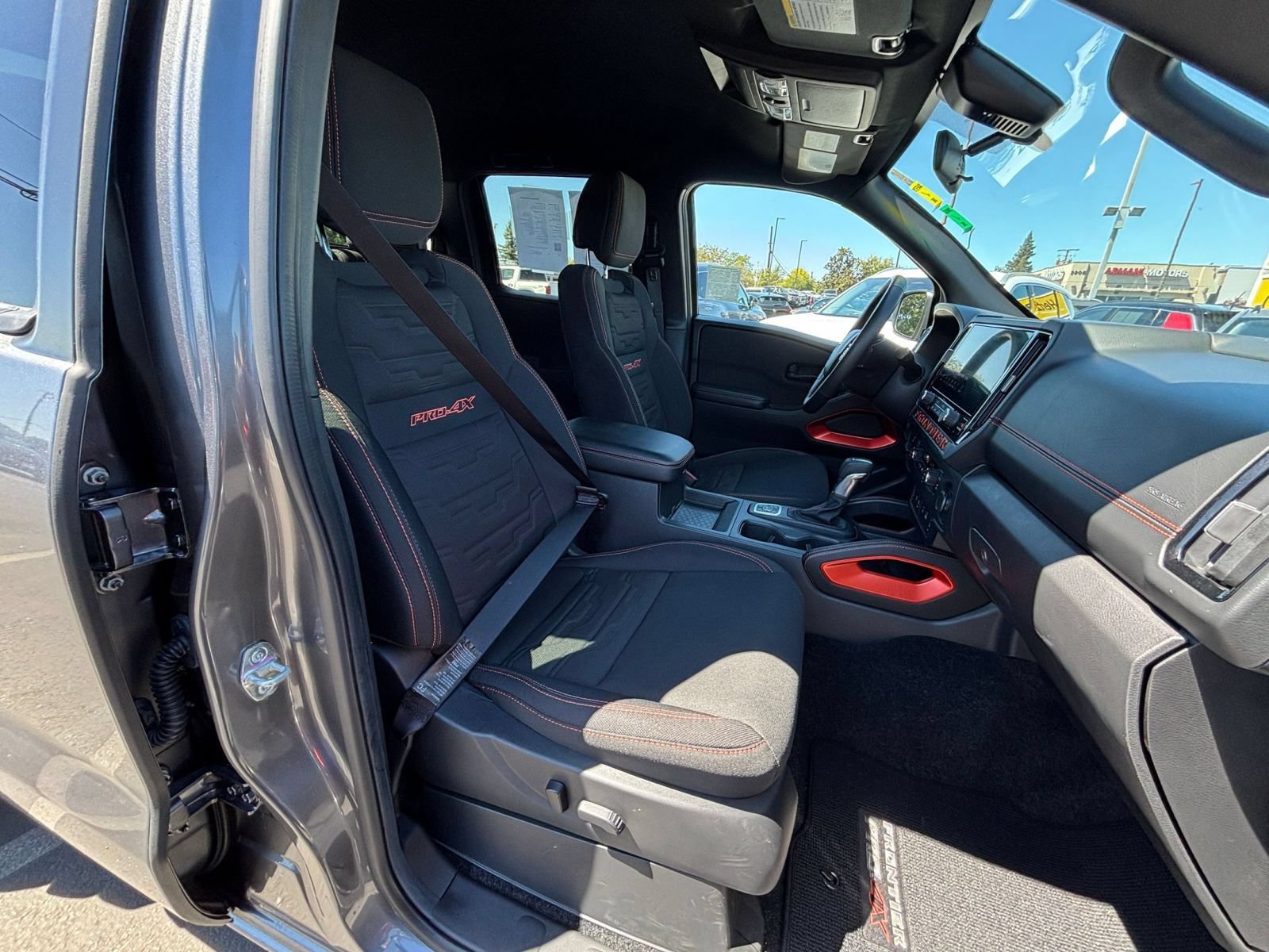 Used 2026 Nissan Frontier PRO-4X AWD/4WD image 35