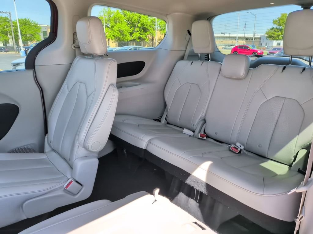 Used 2021 Chrysler Voyager Lxi FWD image 15
