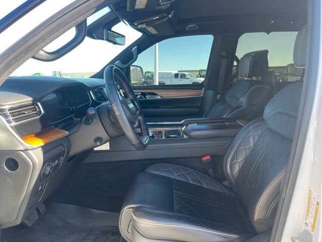 Used 2023 Jeep Grand Wagoneer L Series III w/ Rear Seat Video Group 1 AWD/4WD image 20